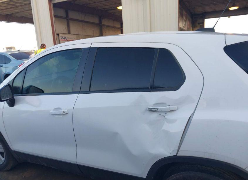 Photo 14 of 2020 Chevrolet Trax FWD LS (VIN 3GNCJKSB2LL331116)