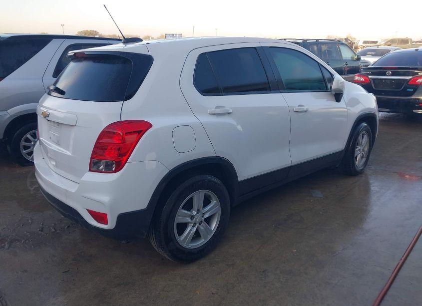 Photo 4 of 2020 Chevrolet Trax FWD LS (VIN 3GNCJKSB2LL331116)