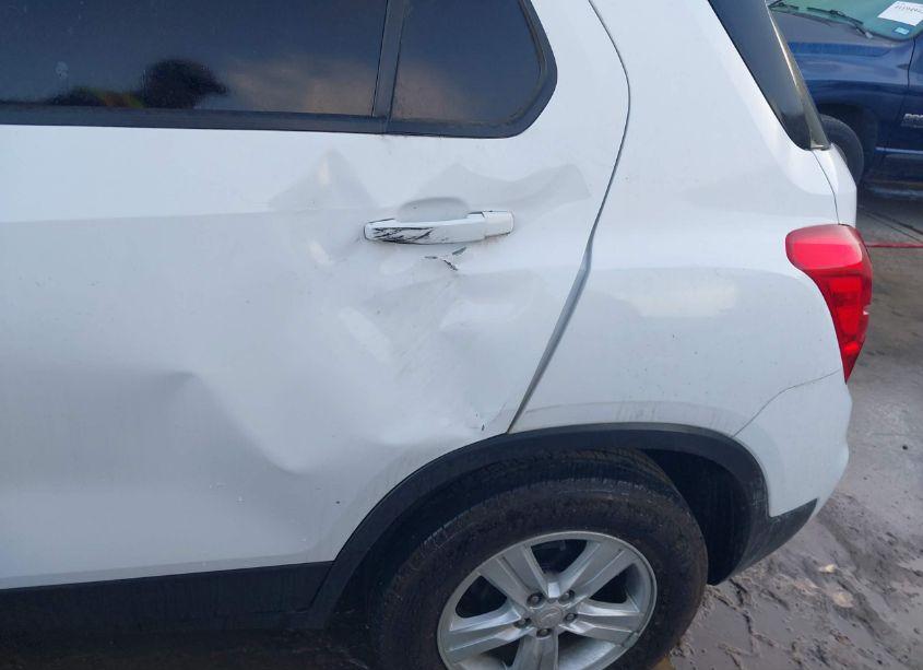 Photo 6 of 2020 Chevrolet Trax FWD LS (VIN 3GNCJKSB2LL331116)