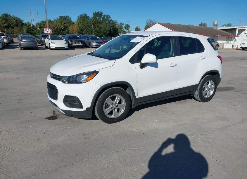 Photo 2 of 2020 Chevrolet Trax FWD LS (VIN 3GNCJKSB2LL336168)