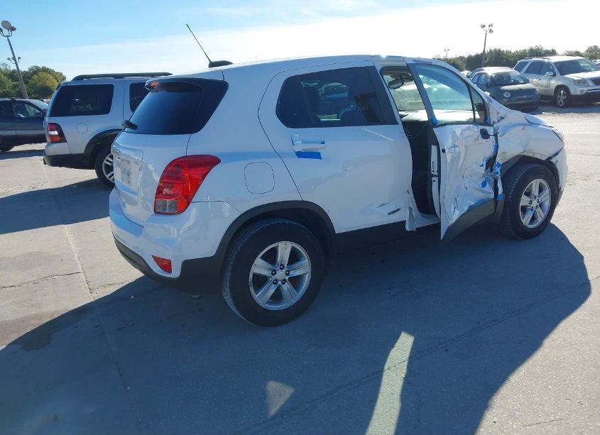 Photo 4 of 2020 Chevrolet Trax FWD LS (VIN 3GNCJKSB2LL336168)