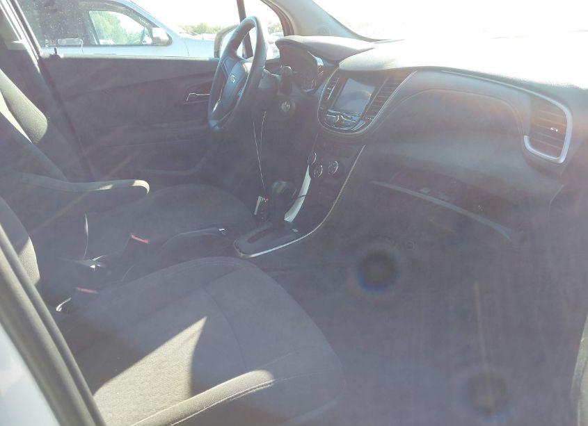 Photo 5 of 2020 Chevrolet Trax FWD LS (VIN 3GNCJKSB2LL336168)