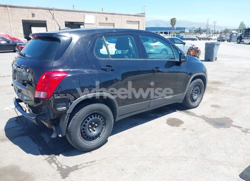 Photo 4 of 2017 Chevrolet Trax LS (VIN 3GNCJKSB3HL267286)
