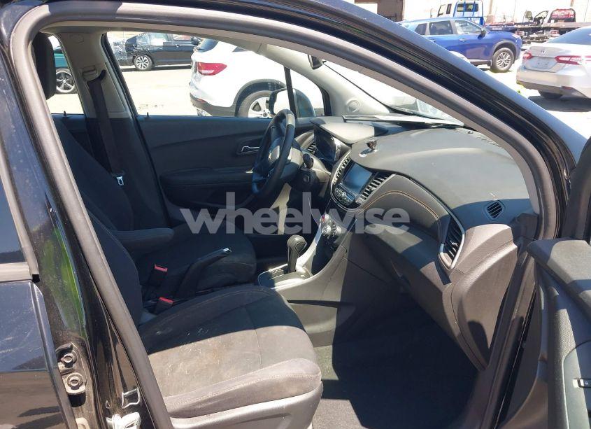 Photo 5 of 2017 Chevrolet Trax LS (VIN 3GNCJKSB3HL267286)