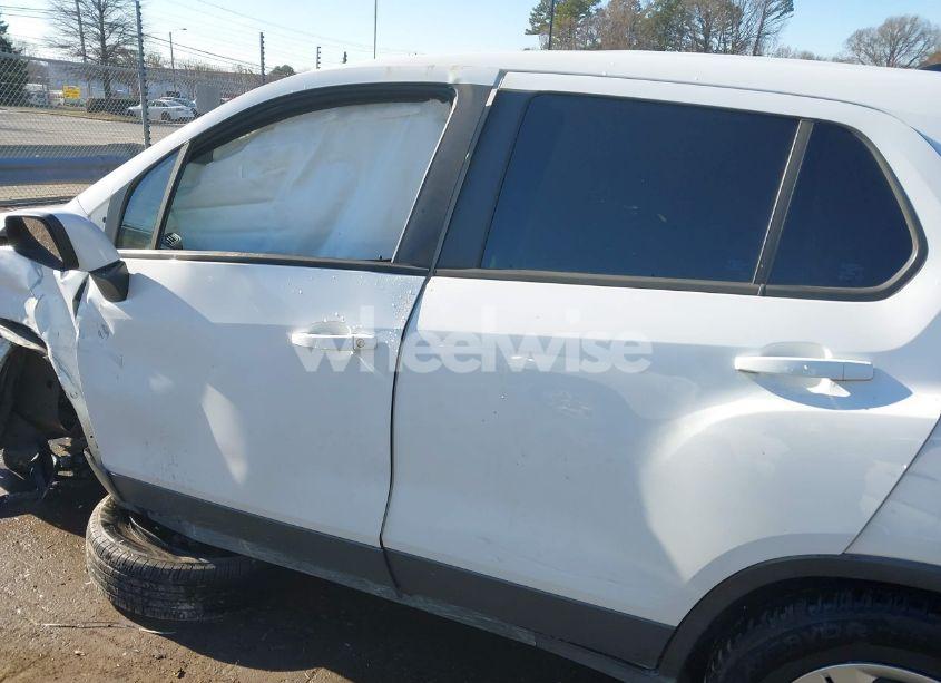 Photo 13 of 2017 Chevrolet Trax LS (VIN 3GNCJKSB3HL285965)