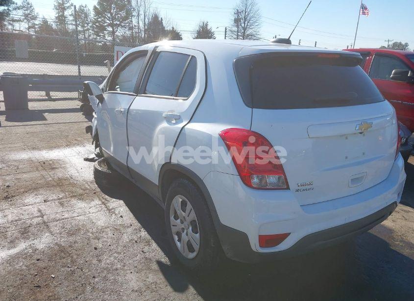Photo 3 of 2017 Chevrolet Trax LS (VIN 3GNCJKSB3HL285965)