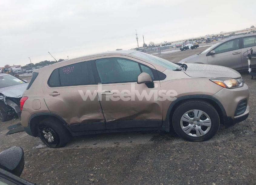 Photo 13 of 2018 Chevrolet Trax LS (VIN 3GNCJKSB3JL200905)