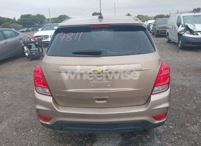 Photo 16 of 2018 Chevrolet Trax LS (VIN 3GNCJKSB3JL200905)