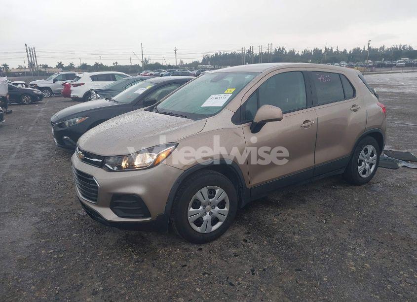 Photo 2 of 2018 Chevrolet Trax LS (VIN 3GNCJKSB3JL200905)