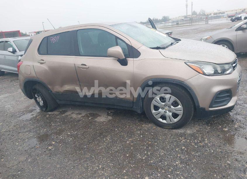 Photo 6 of 2018 Chevrolet Trax LS (VIN 3GNCJKSB3JL200905)