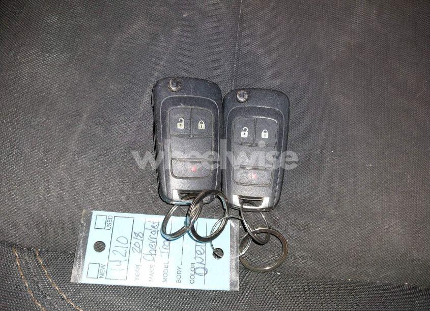 Photo 11 of 2018 Chevrolet Trax LS (VIN 3GNCJKSB3JL377115)