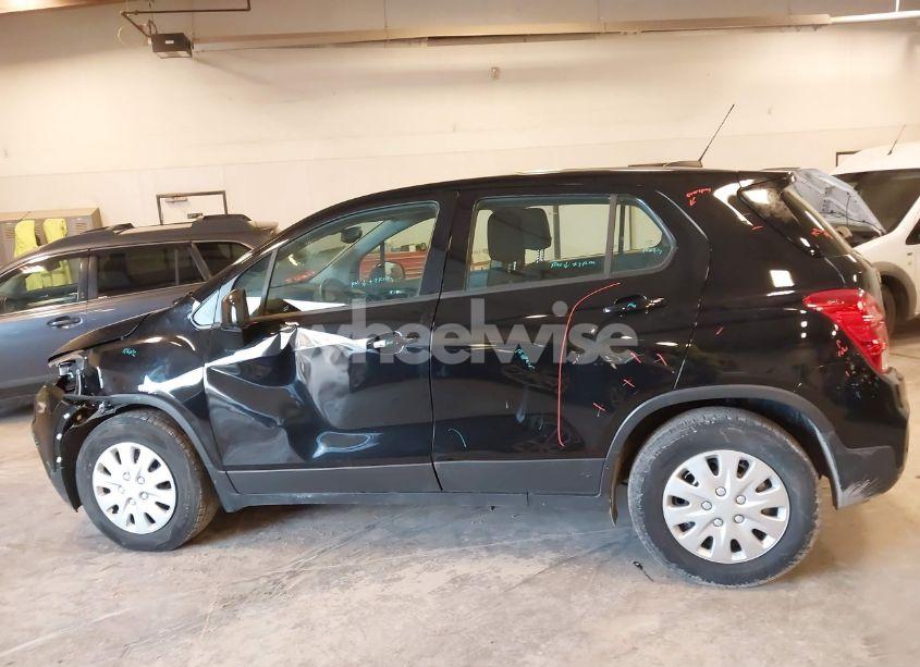 Photo 14 of 2018 Chevrolet Trax LS (VIN 3GNCJKSB3JL377115)