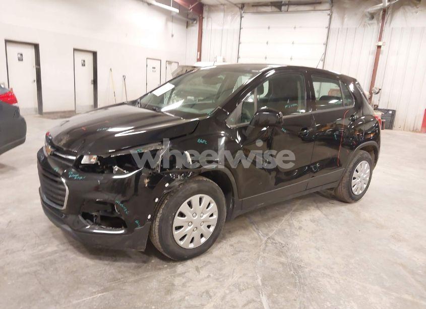 Photo 2 of 2018 Chevrolet Trax LS (VIN 3GNCJKSB3JL377115)