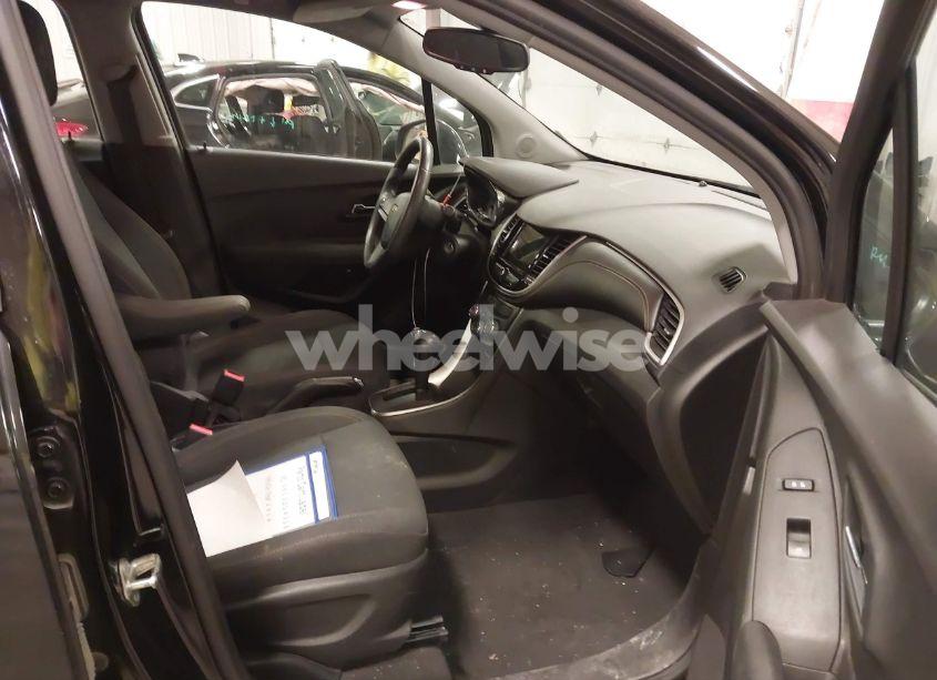 Photo 5 of 2018 Chevrolet Trax LS (VIN 3GNCJKSB3JL377115)