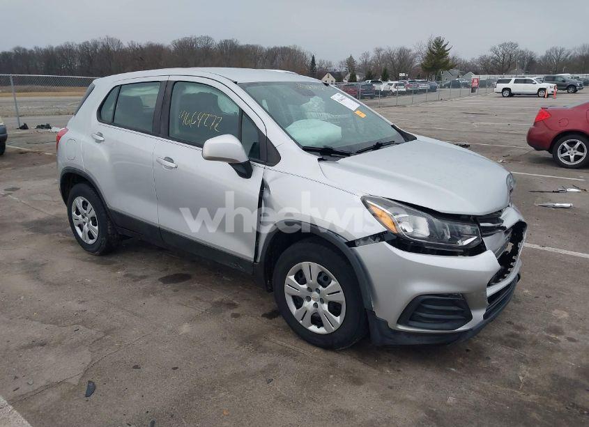 2018 Chevrolet Trax LS (VIN 3GNCJKSB3JL406175) main photo