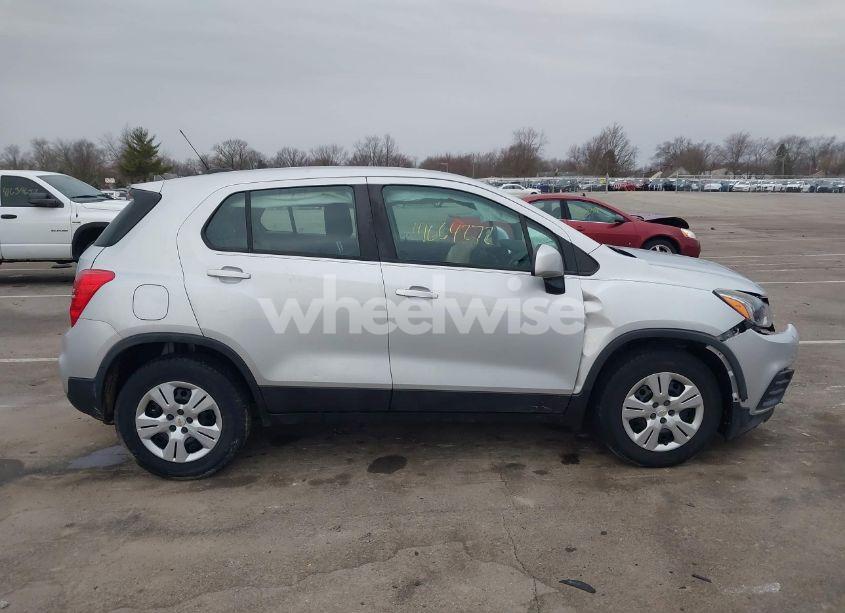 Photo 13 of 2018 Chevrolet Trax LS (VIN 3GNCJKSB3JL406175)