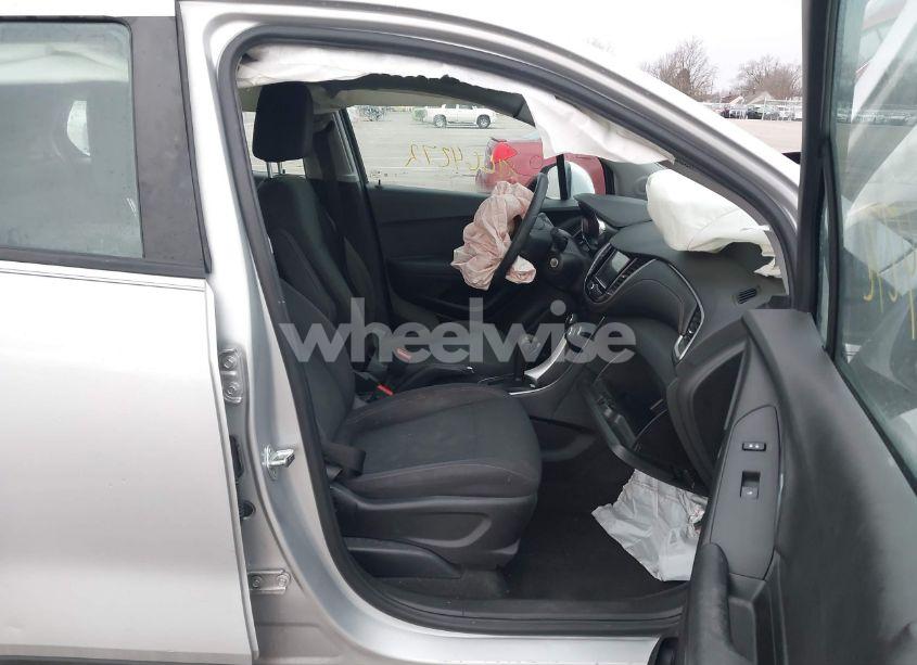 Photo 5 of 2018 Chevrolet Trax LS (VIN 3GNCJKSB3JL406175)