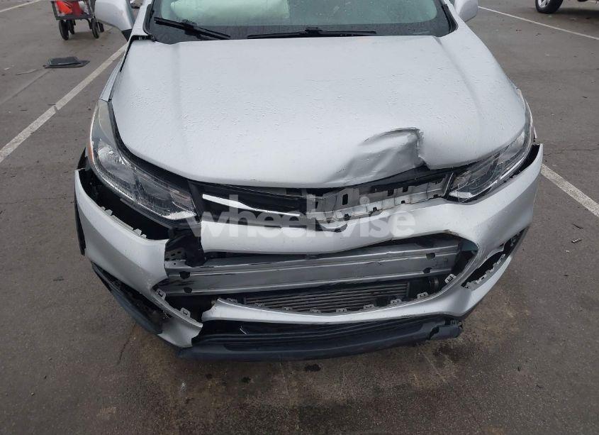 Photo 6 of 2018 Chevrolet Trax LS (VIN 3GNCJKSB3JL406175)