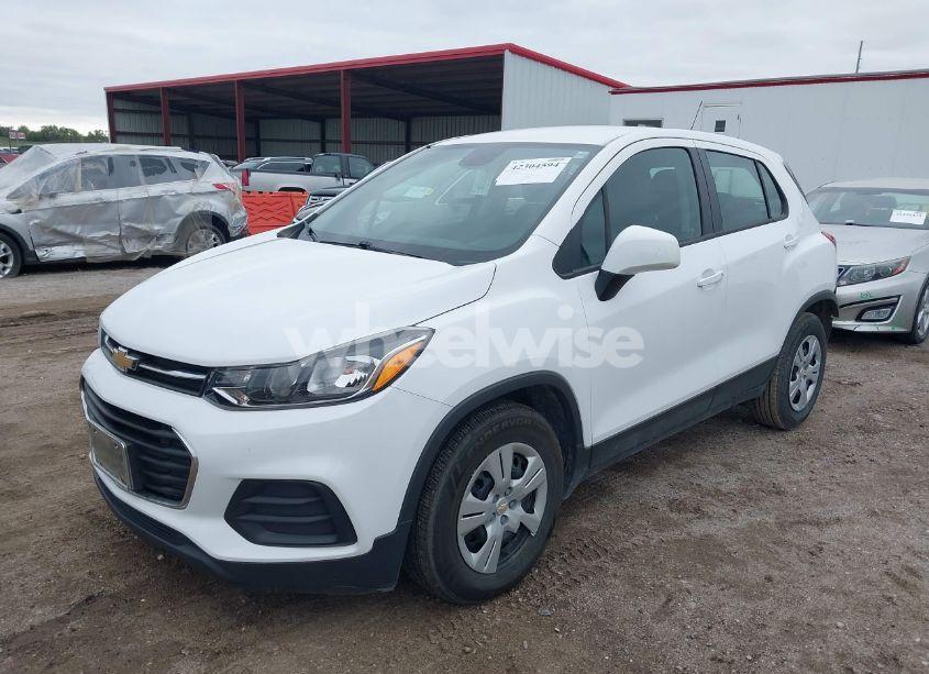 Photo 2 of 2018 Chevrolet Trax LS (VIN 3GNCJKSB3JL416060)