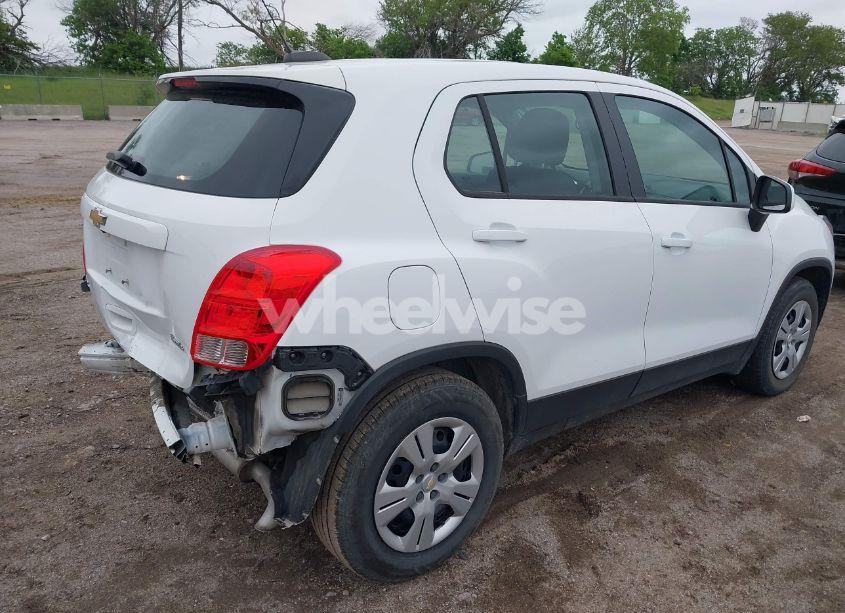 Photo 4 of 2018 Chevrolet Trax LS (VIN 3GNCJKSB3JL416060)