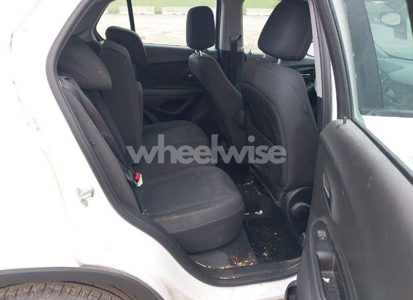 Photo 8 of 2018 Chevrolet Trax LS (VIN 3GNCJKSB3JL416060)