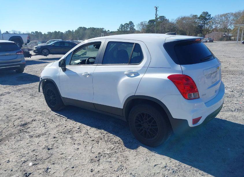 Photo 3 of 2019 Chevrolet Trax LS (VIN 3GNCJKSB3KL188482)