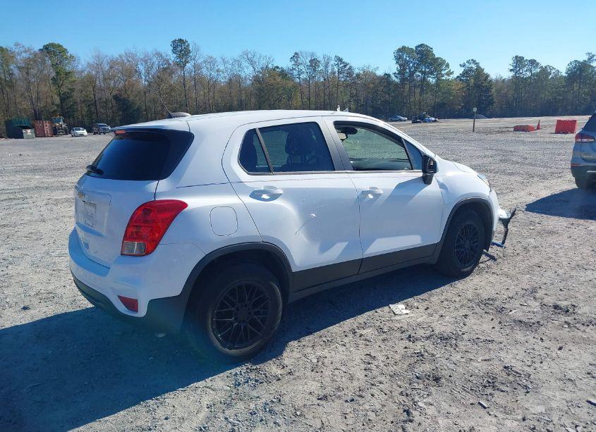 Photo 4 of 2019 Chevrolet Trax LS (VIN 3GNCJKSB3KL188482)