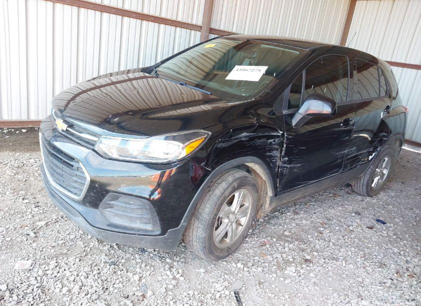 Photo 2 of 2019 Chevrolet Trax LS (VIN 3GNCJKSB3KL213560)