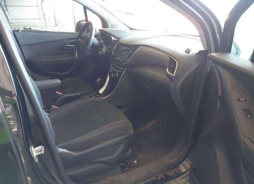 Photo 5 of 2019 Chevrolet Trax LS (VIN 3GNCJKSB3KL213560)