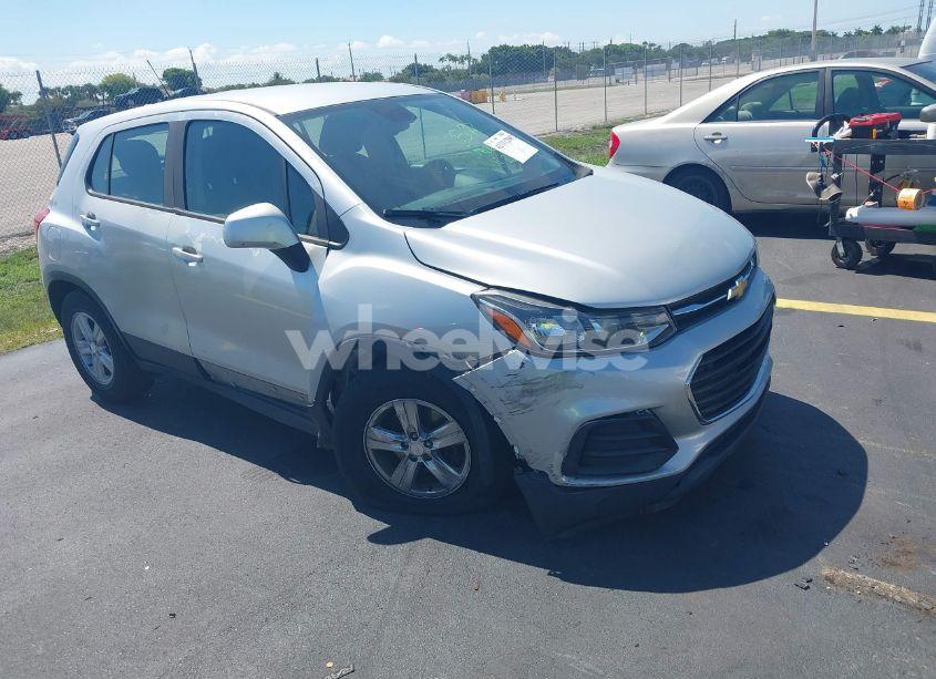 2019 Chevrolet Trax LS (VIN 3GNCJKSB3KL332144) main photo