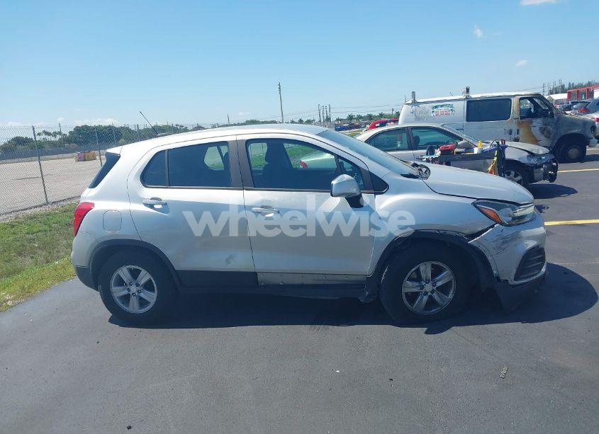 Photo 13 of 2019 Chevrolet Trax LS (VIN 3GNCJKSB3KL332144)