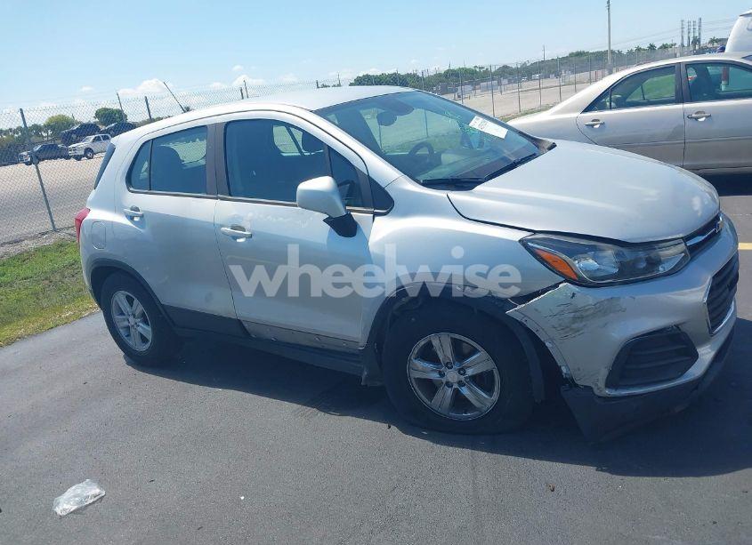 Photo 6 of 2019 Chevrolet Trax LS (VIN 3GNCJKSB3KL332144)