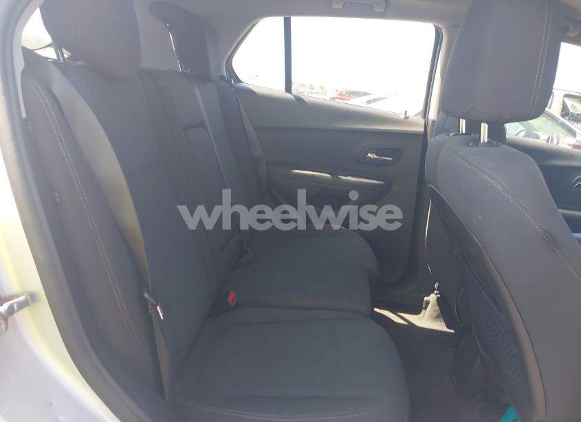 Photo 8 of 2019 Chevrolet Trax LS (VIN 3GNCJKSB3KL332144)