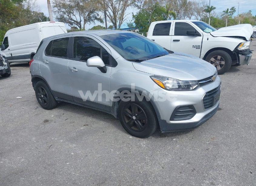 2019 Chevrolet Trax LS (VIN 3GNCJKSB3KL402712) main photo