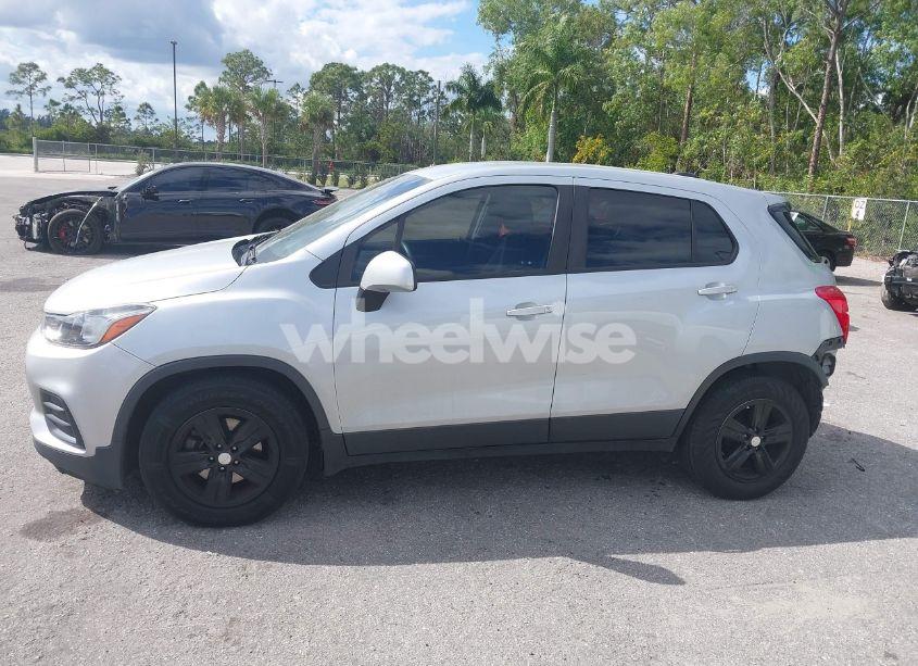 Photo 14 of 2019 Chevrolet Trax LS (VIN 3GNCJKSB3KL402712)