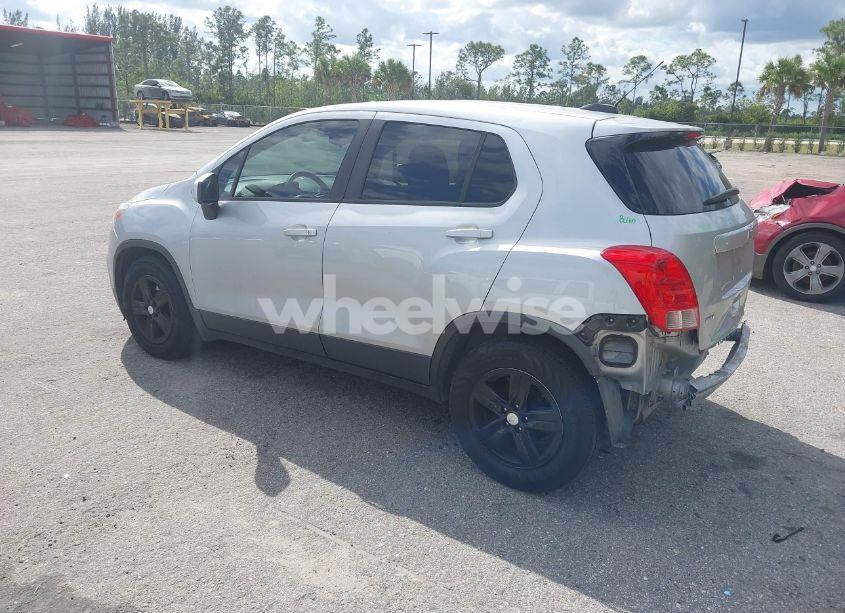 Photo 3 of 2019 Chevrolet Trax LS (VIN 3GNCJKSB3KL402712)