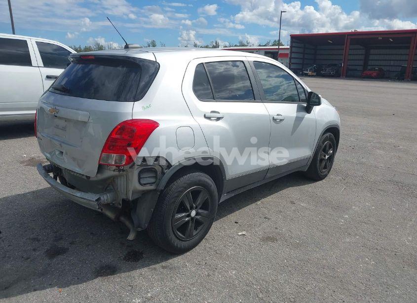 Photo 4 of 2019 Chevrolet Trax LS (VIN 3GNCJKSB3KL402712)
