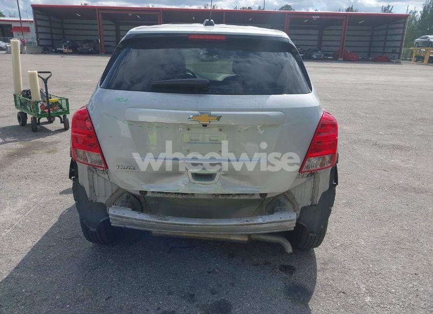 Photo 6 of 2019 Chevrolet Trax LS (VIN 3GNCJKSB3KL402712)