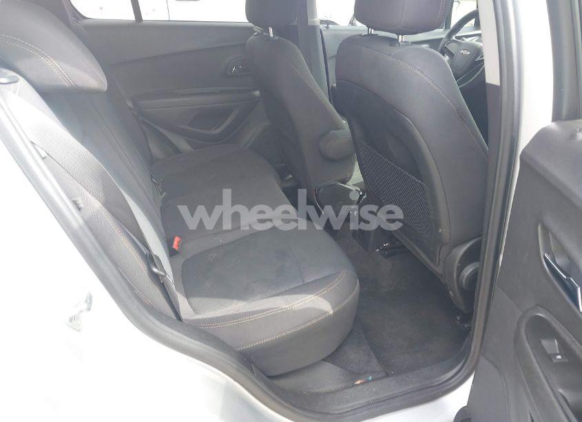 Photo 8 of 2019 Chevrolet Trax LS (VIN 3GNCJKSB3KL402712)