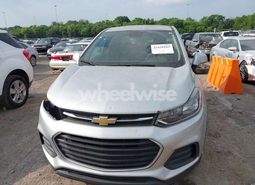 Photo 12 of 2019 Chevrolet Trax LS (VIN 3GNCJKSB3KL403889)