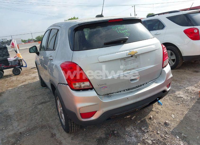 Photo 3 of 2019 Chevrolet Trax LS (VIN 3GNCJKSB3KL403889)