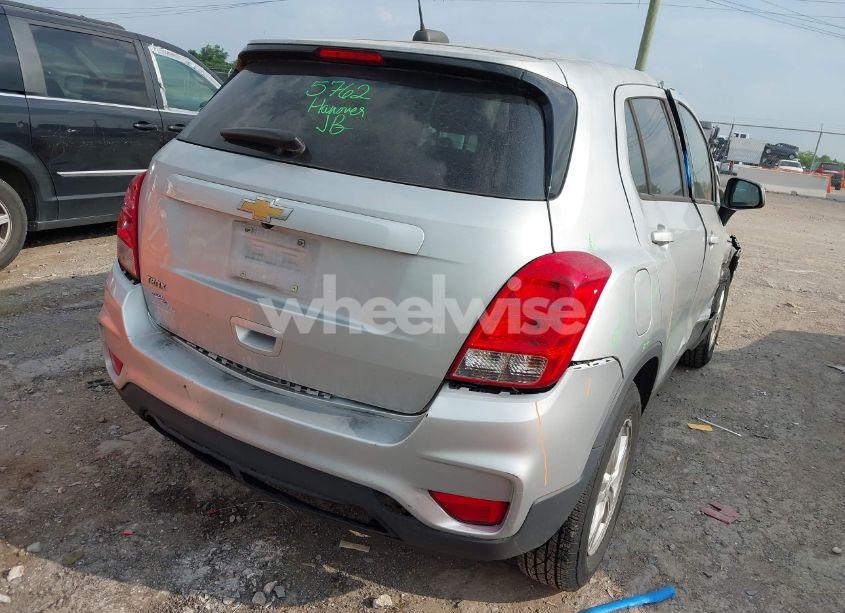 Photo 4 of 2019 Chevrolet Trax LS (VIN 3GNCJKSB3KL403889)