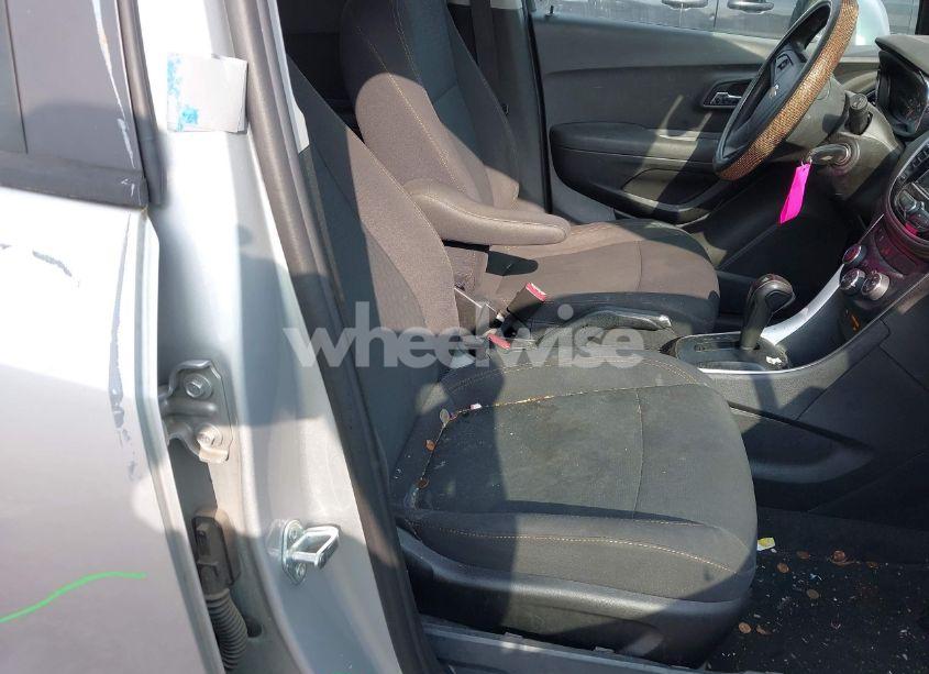 Photo 5 of 2019 Chevrolet Trax LS (VIN 3GNCJKSB3KL403889)