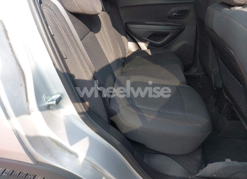 Photo 8 of 2019 Chevrolet Trax LS (VIN 3GNCJKSB3KL403889)