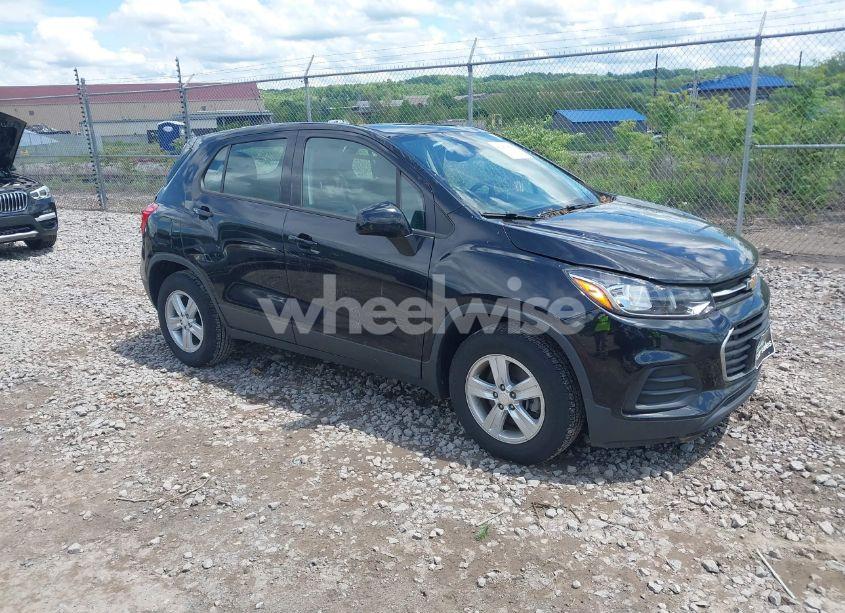 2020 Chevrolet Trax FWD LS (VIN 3GNCJKSB3LL128008) main photo