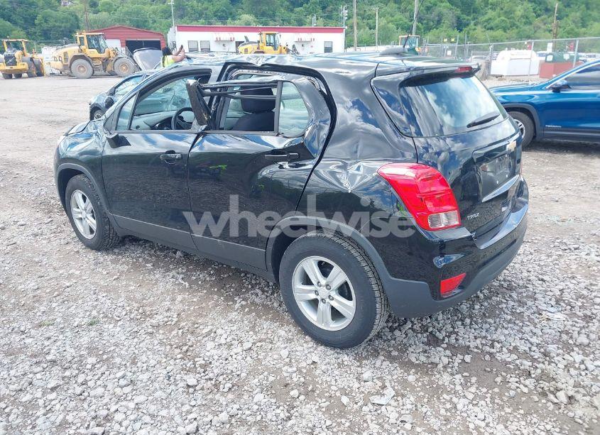 Photo 3 of 2020 Chevrolet Trax FWD LS (VIN 3GNCJKSB3LL128008)