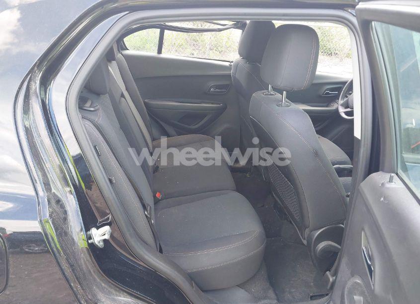 Photo 8 of 2020 Chevrolet Trax FWD LS (VIN 3GNCJKSB3LL128008)