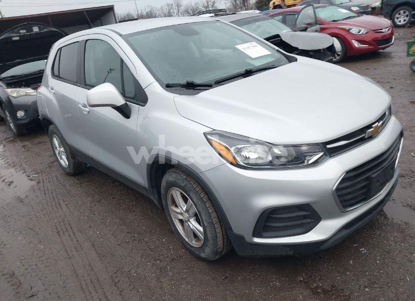 2020 Chevrolet Trax FWD LS (VIN 3GNCJKSB3LL129210) main photo