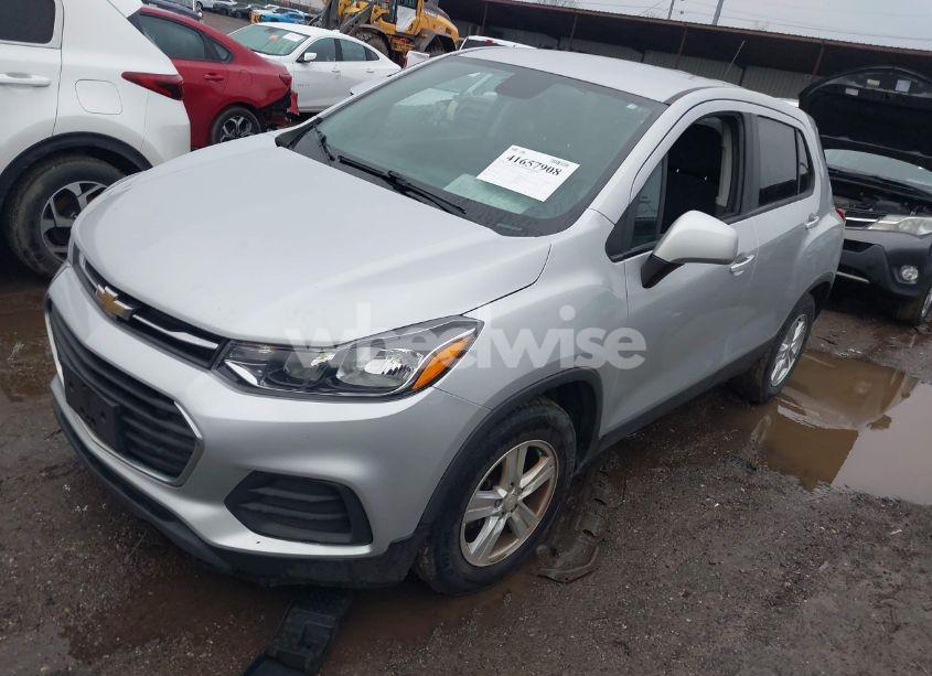 Photo 2 of 2020 Chevrolet Trax FWD LS (VIN 3GNCJKSB3LL129210)