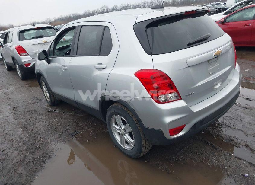 Photo 3 of 2020 Chevrolet Trax FWD LS (VIN 3GNCJKSB3LL129210)